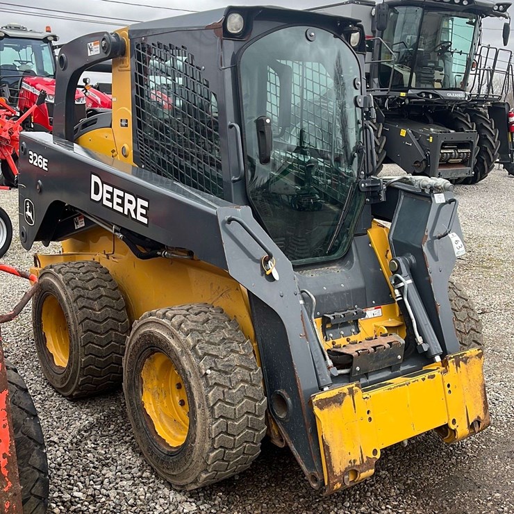 DEERE 326E