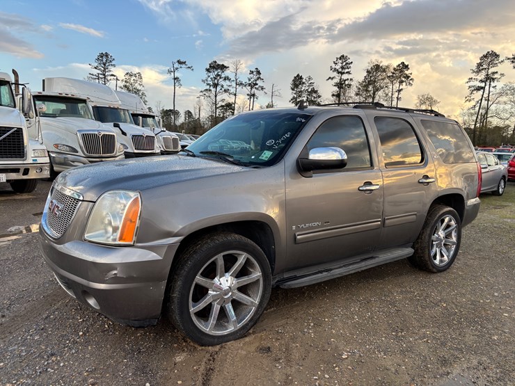 2009-gmc-yukon-image-1