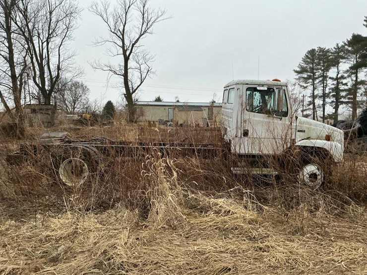 1995-freightliner-fl70-image-9