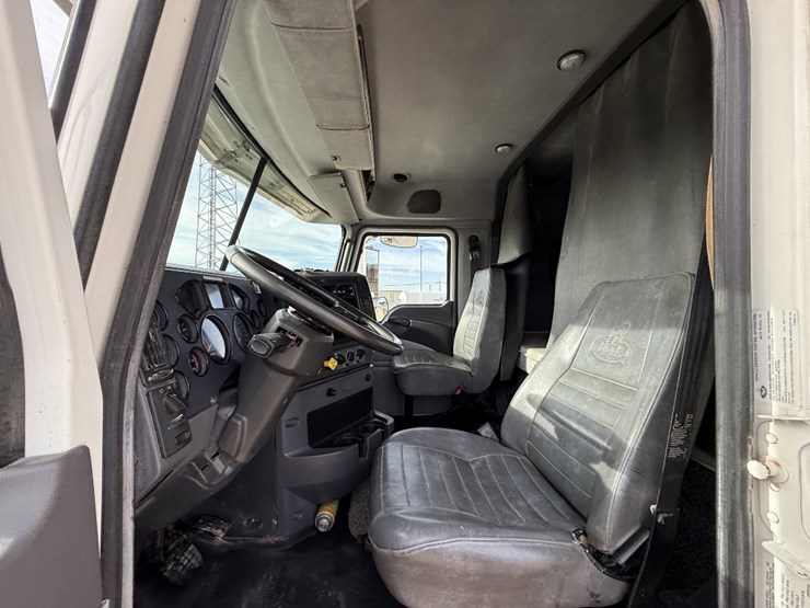 2015-mack-pinnacle-chu613-image-22