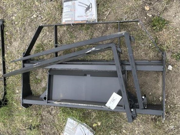#116-•-16"-mini-skid-steer-pallet-forks-image-1