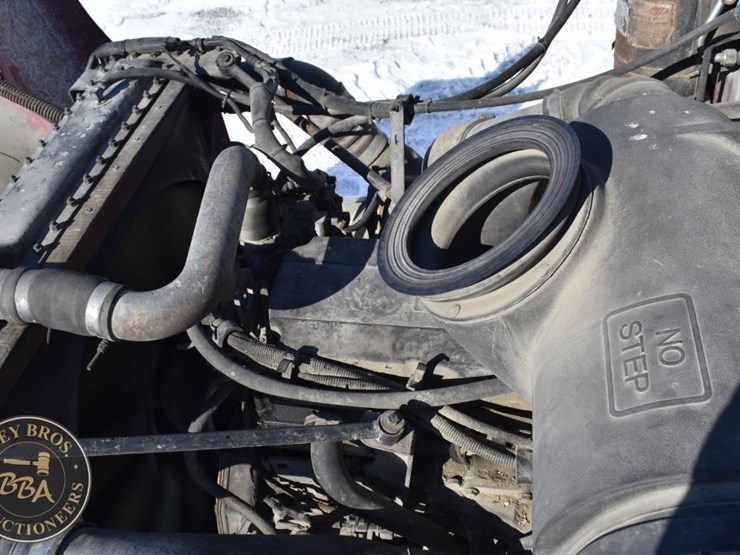 2005-peterbilt-385-image-27