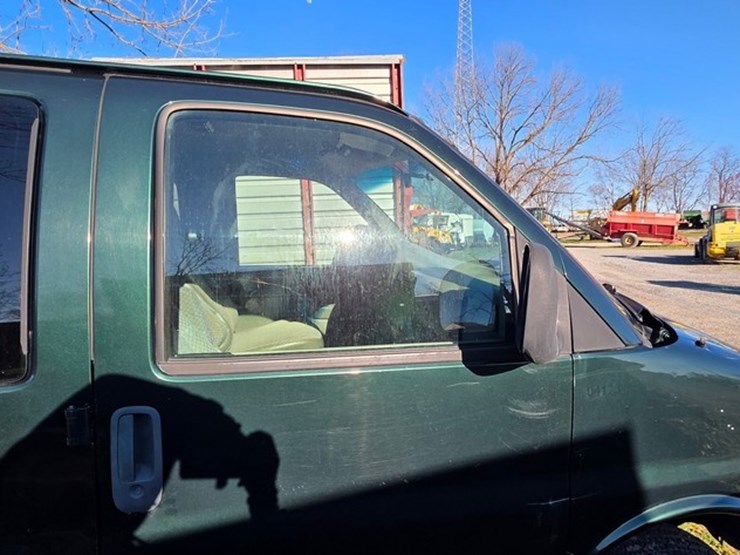 2000-chevrolet-3500-image-19