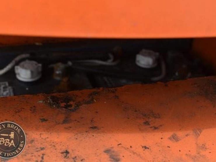 2013-jlg-e300ajp-image-34