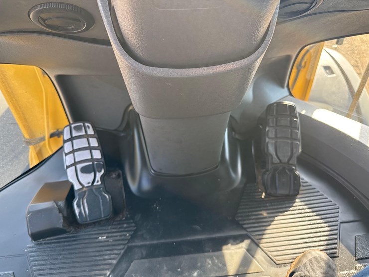 2020-caterpillar-938m-image-30