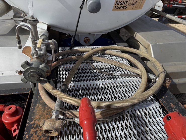 2011-cs&p-180k-scfh-10k-wp-nitrogen-pumper-mtd-on-2011-loadcraft-t/a-trailer-image-30