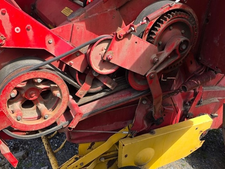 new-holland-853-image-24