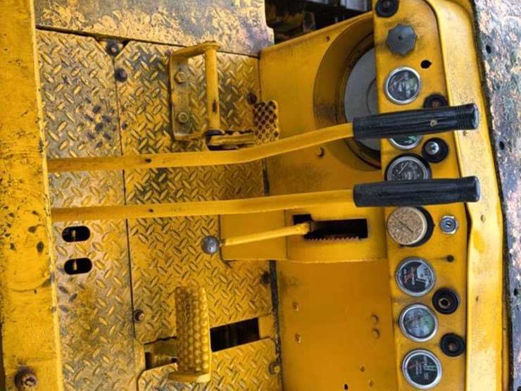 international-125c-image-32