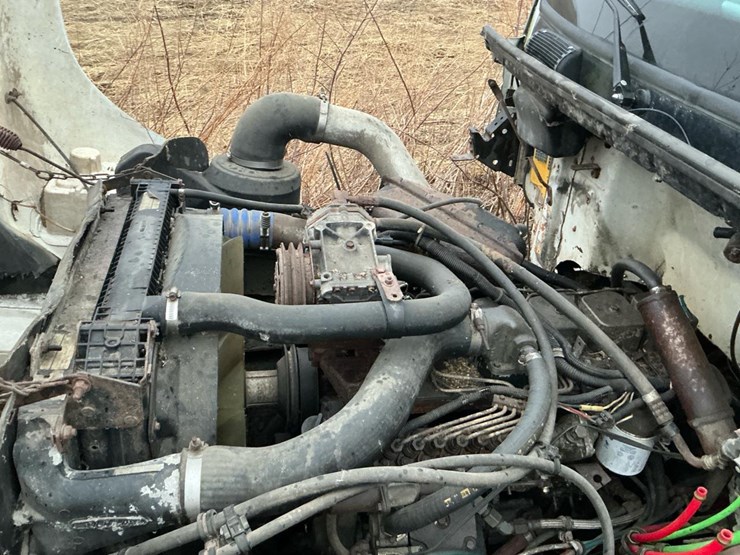 1995-freightliner-fl70-image-16