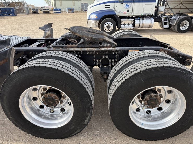 2015-mack-pinnacle-chu613-image-7