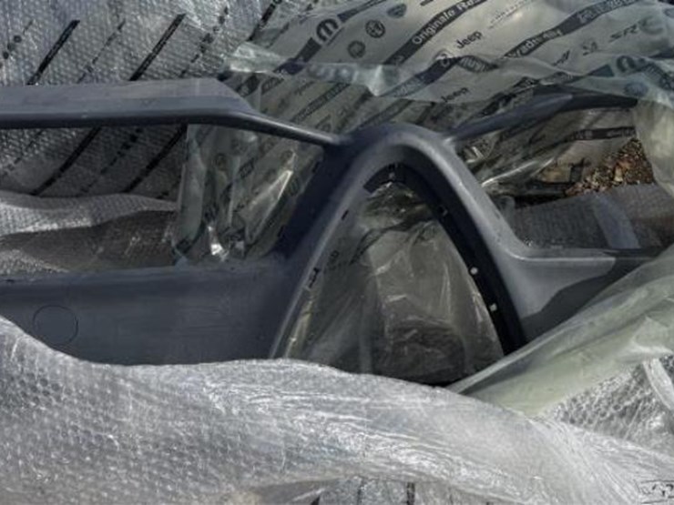 #93-•-new-in-wrap---alfa-romeo-front-bumper-cover-image-1