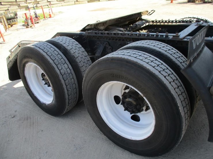 2015-volvo-10-image-24