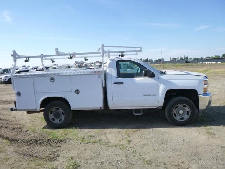 2017-chevrolet-2500-image-15