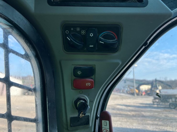 2023-caterpillar-259d3-image-26