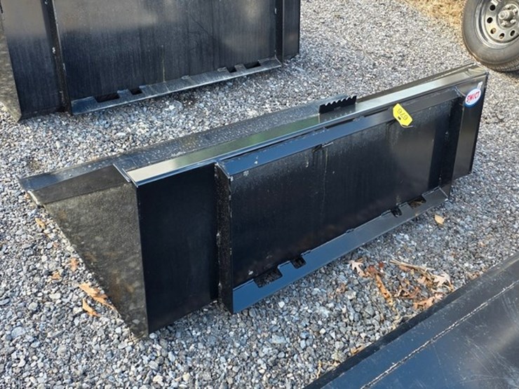 new-swict-66"-skidloader-bucket-image-1