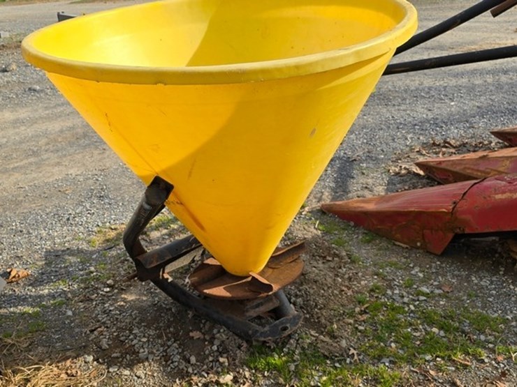 cosmo-3pt.-poly-spin-spreader-image-4