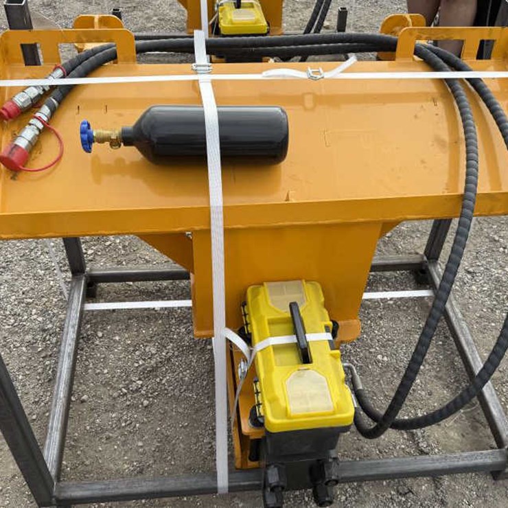 #152 • Skid Steer Pile Hammer w/ Tank