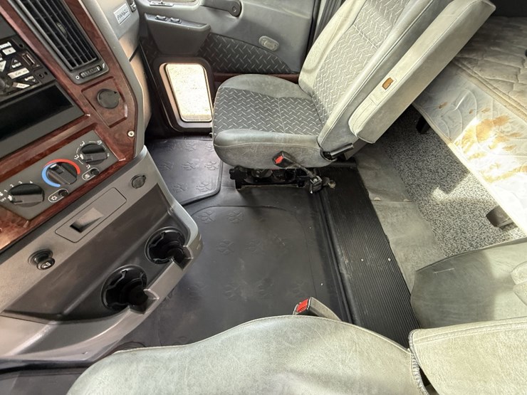 2015-mack-pinnacle-cxu613-image-15