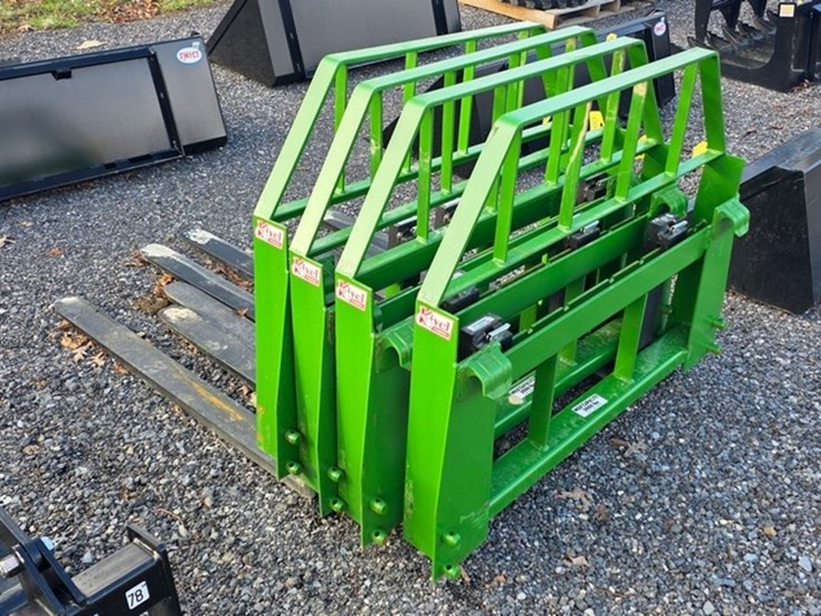 new-kivel-john-deere-3500lb.-pallet-forks-image-1