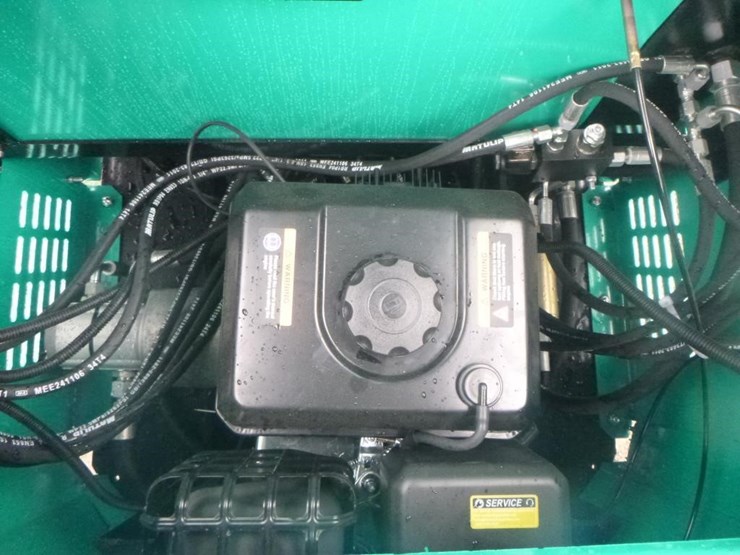 2025-agt-h15r-hydraulic-excavator-image-23