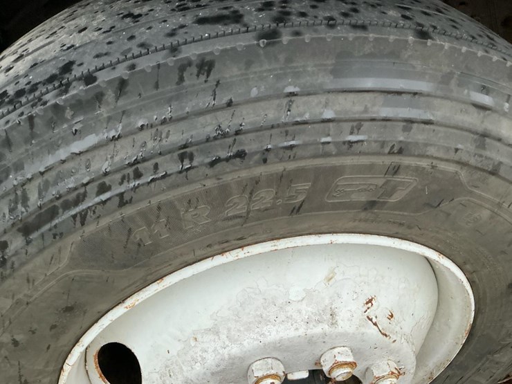 1995-freightliner-fl70-image-29