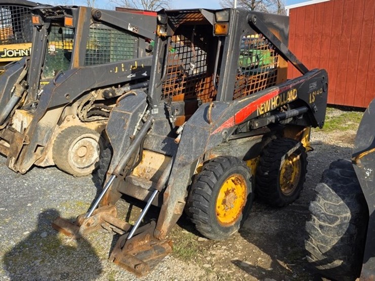 new-holland-ls140-image-2