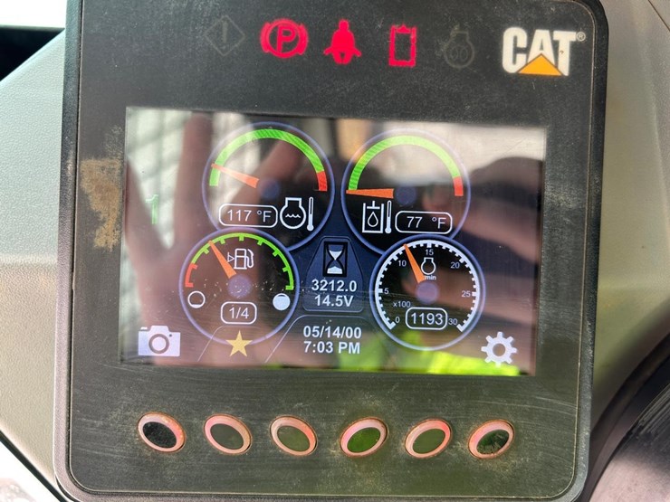 2020-caterpillar-259d3-image-24