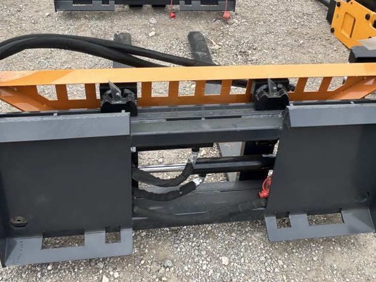 #31-•-48"-skid-steer-hydraulic-pallet-forks---land-honor-image-2
