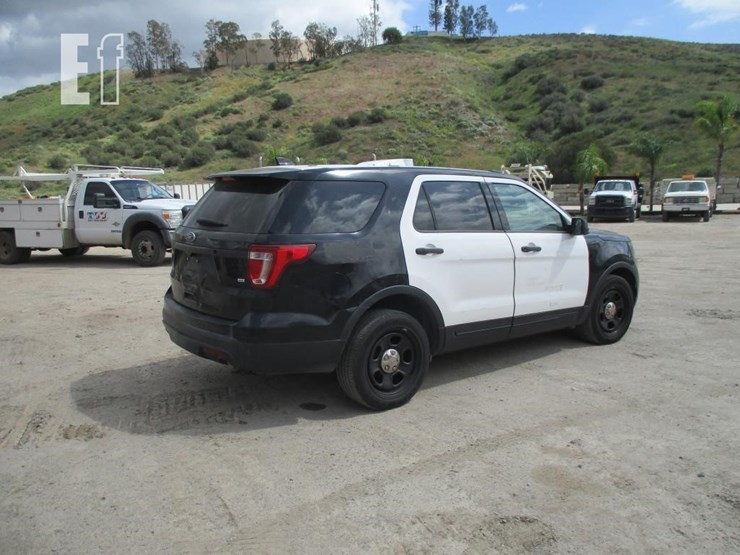 2016-ford-explorer-image-3