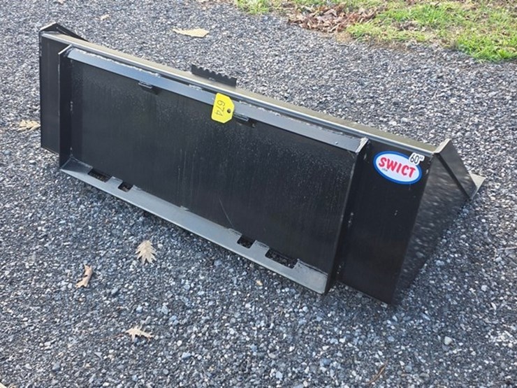 new-swict-60"-skidloader-bucket-image-2