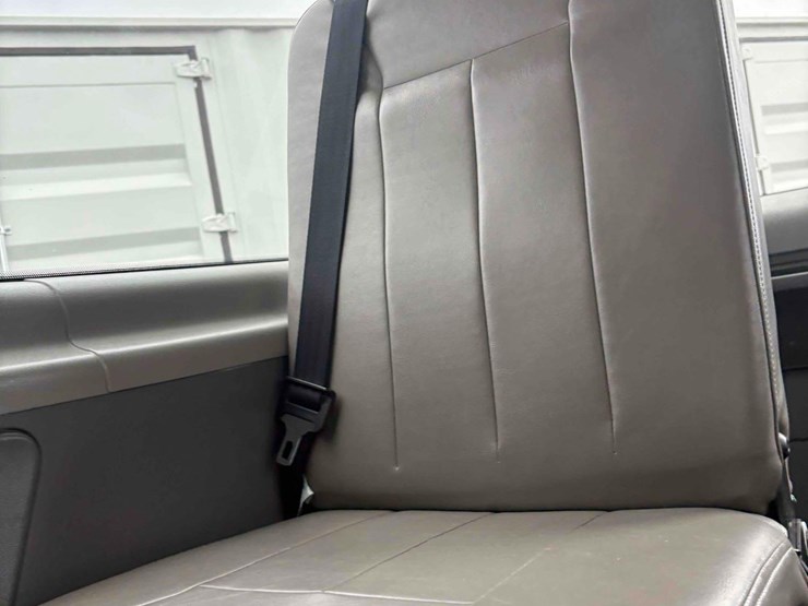 2011-ford-e350-image-15