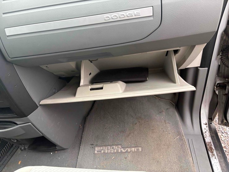 2010-dodge-caravan-image-10