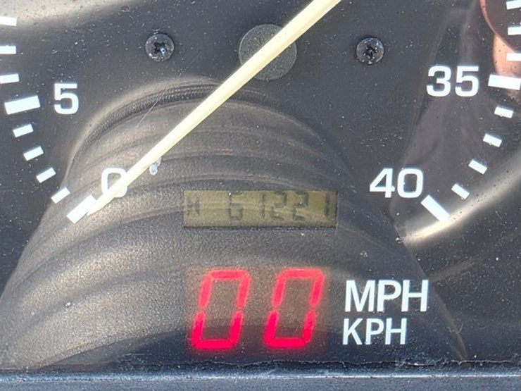 2020-john-deere-gator-image-30