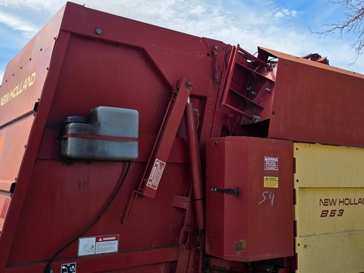 new-holland-853-image-10