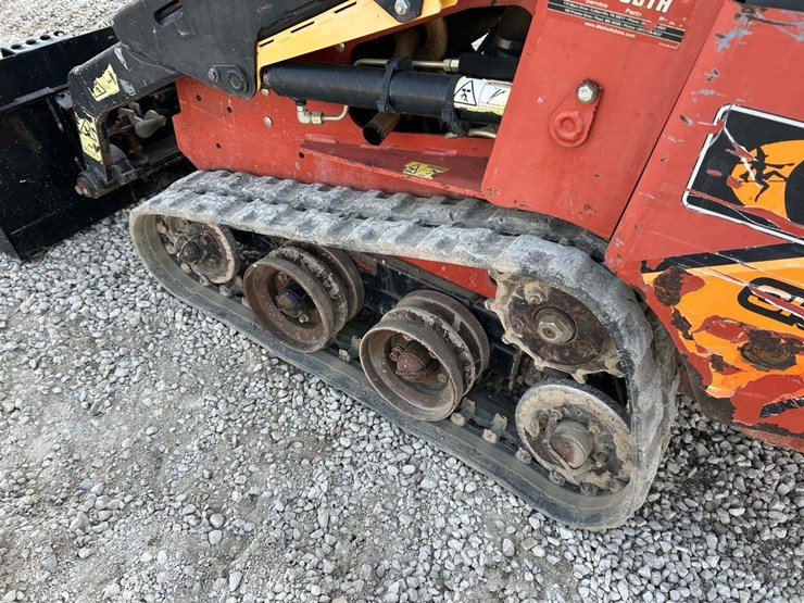 2017-ditch-witch-sk600-image-16