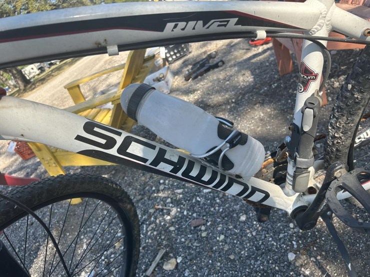 #209-•-schwinn-light-weight-rival-mountain-bike---mens-image-2