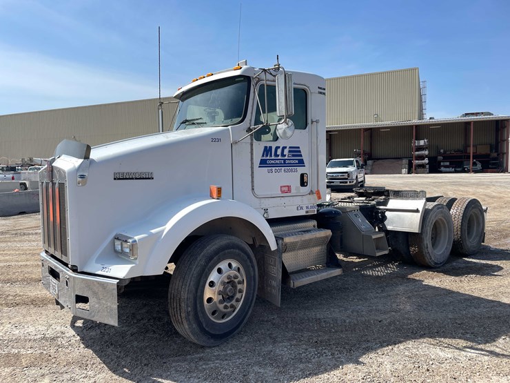 2004-kenworth-t800-image-1