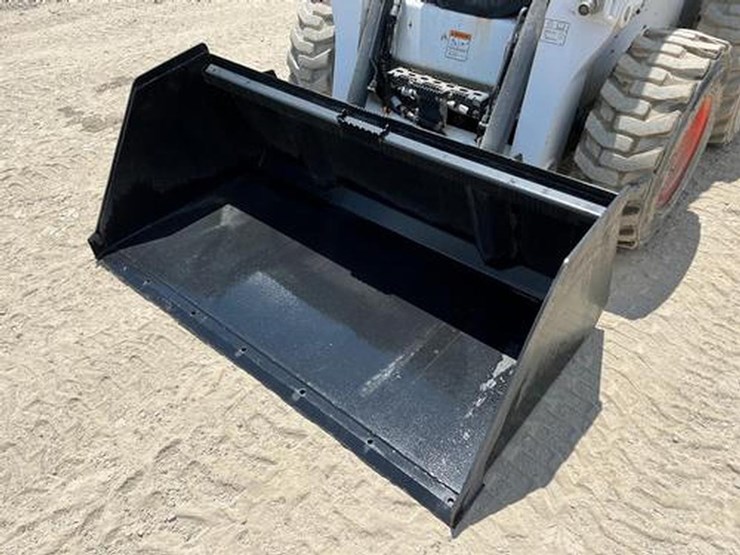 wildcat-74"-skid-steer-snow/litter-bucket-image-1