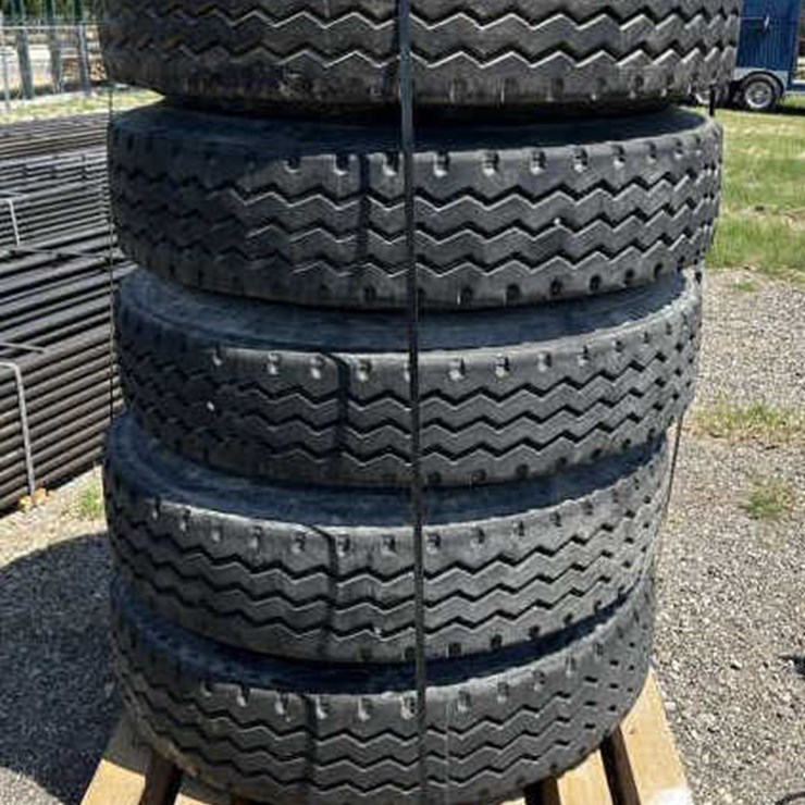 #119 • (5) 10 Lug Hub Pilot Wheels