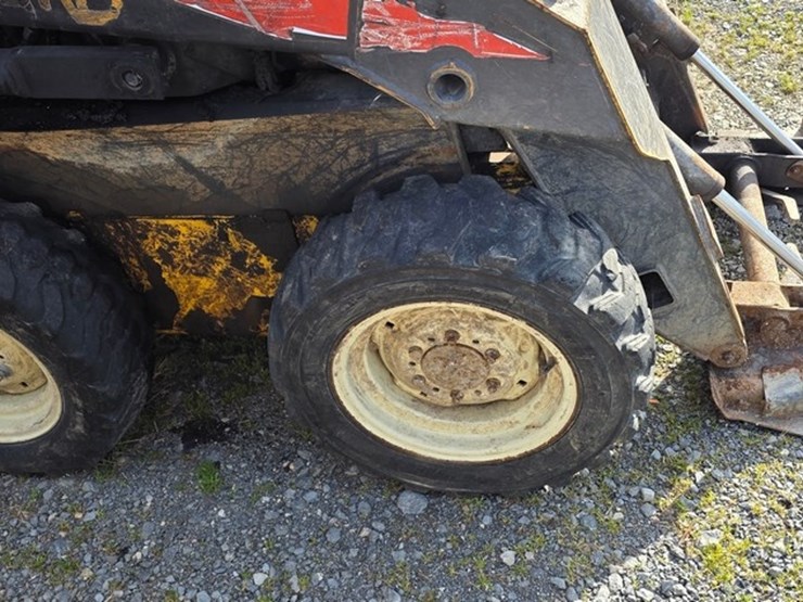 new-holland-ls140-image-8