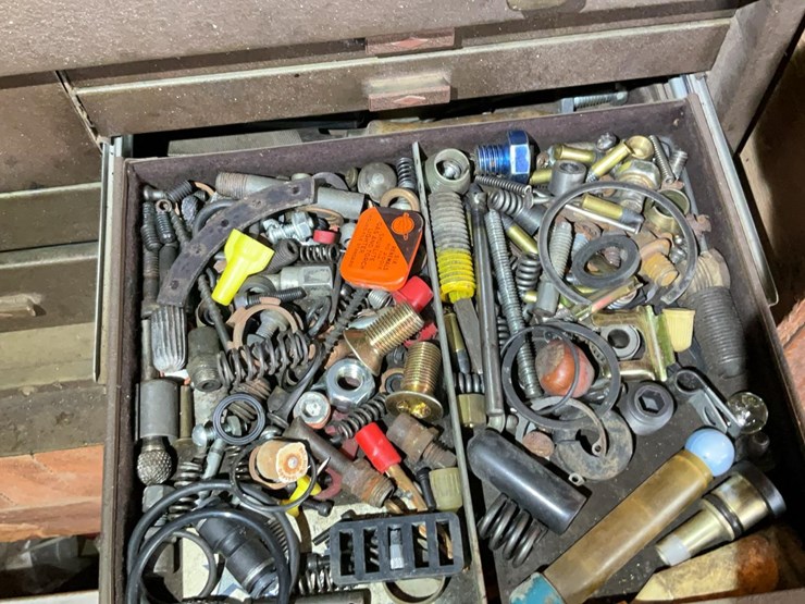 #266-•-tool-chest,-oils,-torches-and-parts-image-19