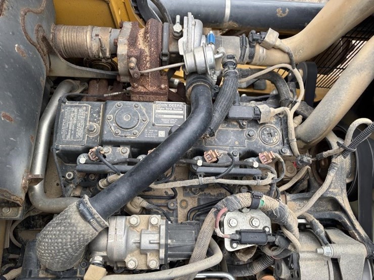 2018-deere-210lep-image-45