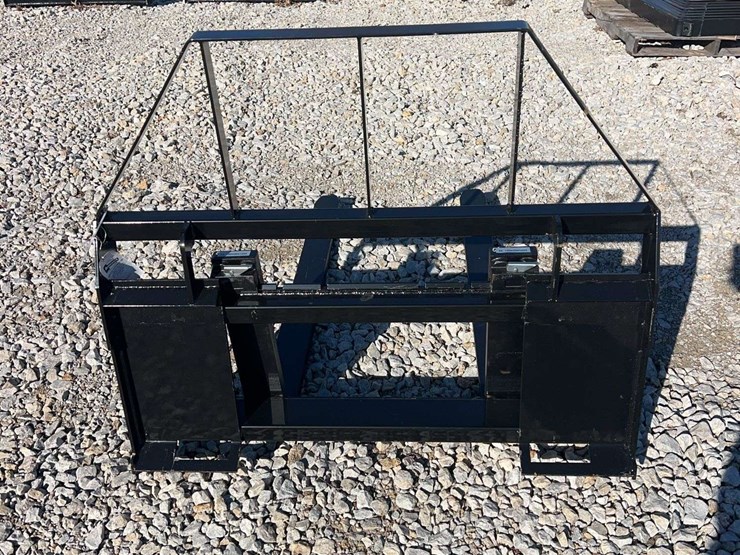 agt-skid-steer-pallet-forks-image-2