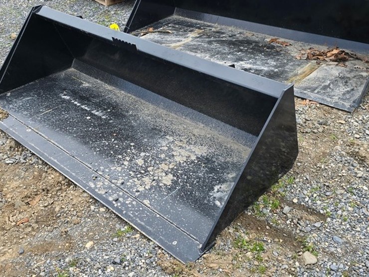 new-swict-72"-skidloader-bucket-image-3