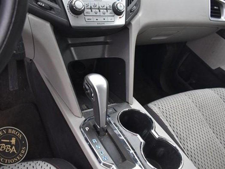 2010-chevrolet-equinox-ls-image-24