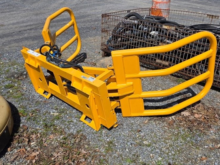 new-sundown-skidloader-bale-squeezer-image-3
