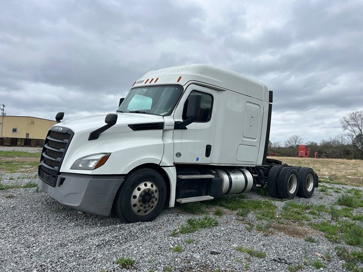 2019-freightliner-cascadia-126-image-1