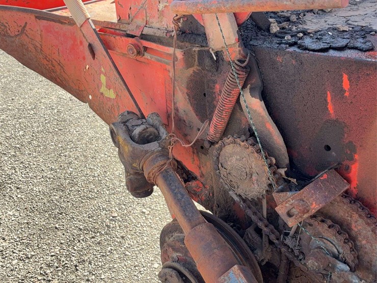 red-portable-pto-driven-feed-grinder-mixer,-steel-construction-image-15