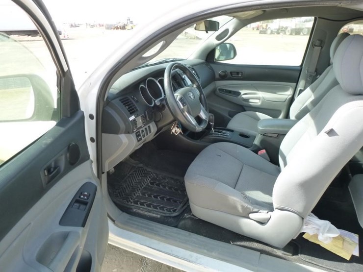 2013-toyota-tacoma-image-9