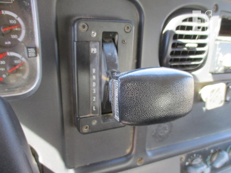 2014-freightliner-business-class-m2-106-image-11